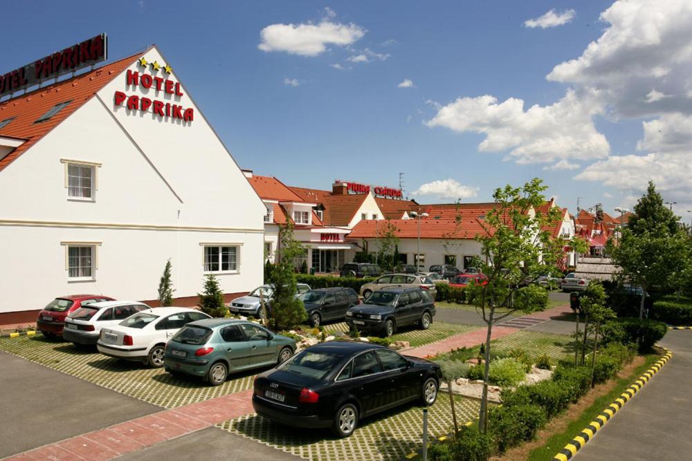 Hotel Paprika Hegyeshalom Exteriör bild